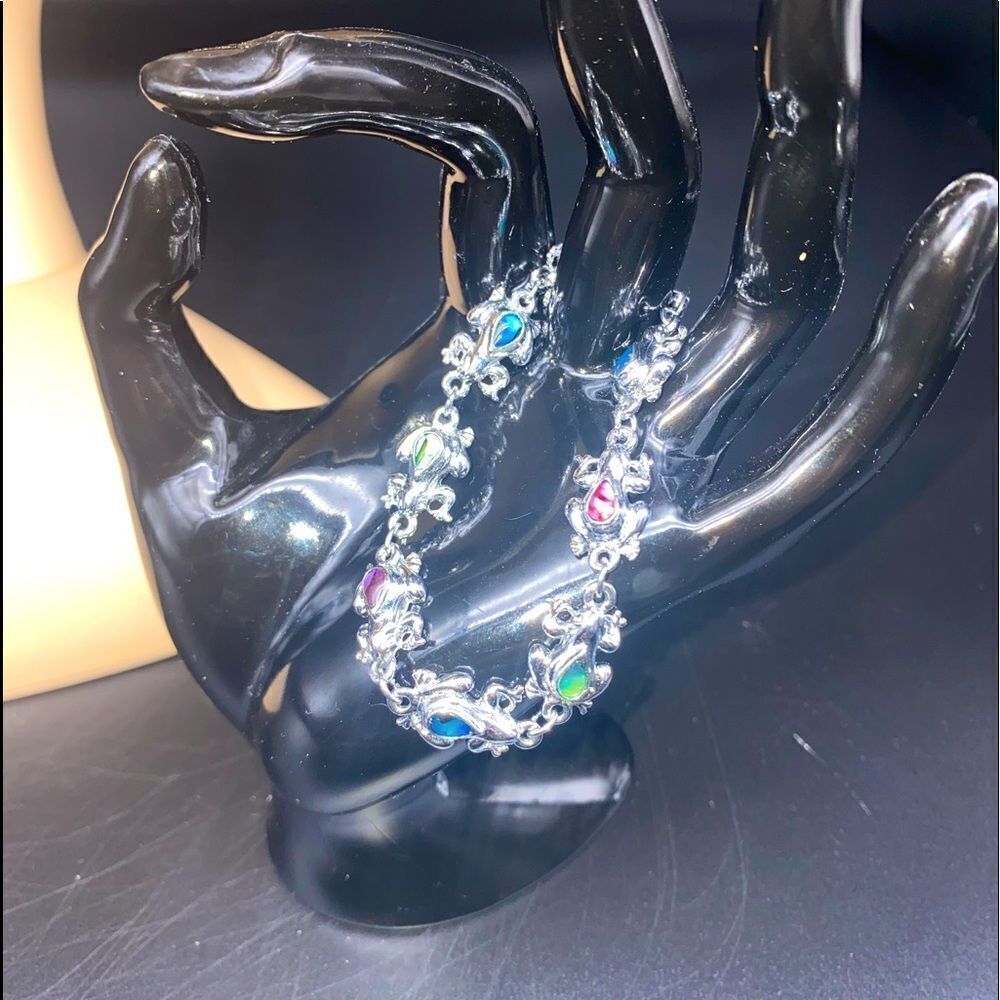 7 1/2” silver tone frog shaped bracelet with abalone inlay